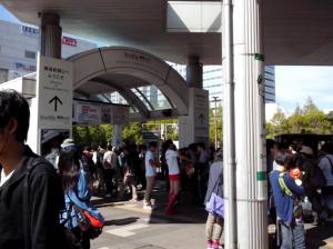 CrowdfromTraintoTGS_zps9ac2508d