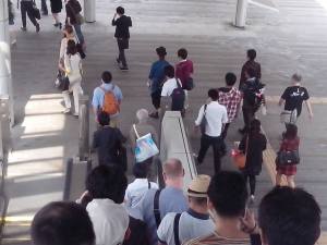 TraintoMakuhariMessewalk3_zps0f574ff6